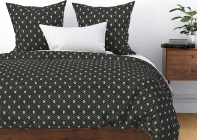 Bedding cover with Art Nouveau Elephants walking towards you, behind them a art deco inspired pattern of geometric droplets. Ground color: black