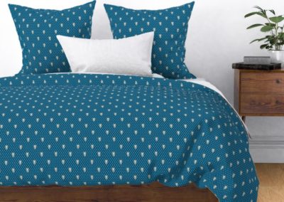 Bedding cover with Art Nouveau Elephants walking towards you, behind them a art deco inspired pattern of geometric droplets. Ground color: blue