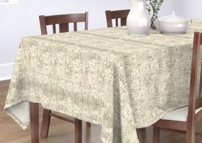 Tablecloth with romance daisies print design in pristine color play (off-white/creme)