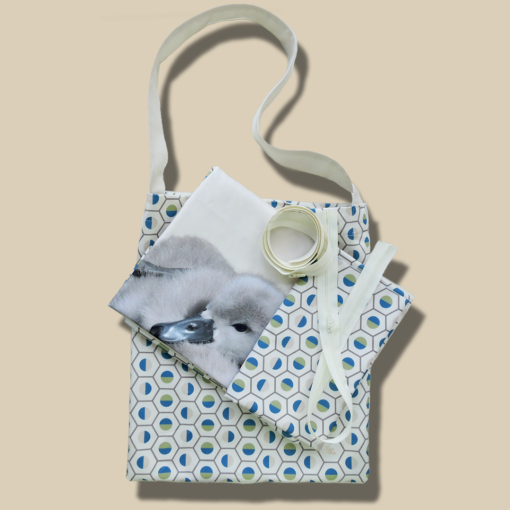 Geo The Duckling, olive blue. Baby diy bedding kit. Cotton satin fabric for pillowcase and duvet cover to simply cut & sew. Zippers, labels and cotton gabardine fabric for a matching bag is incl.